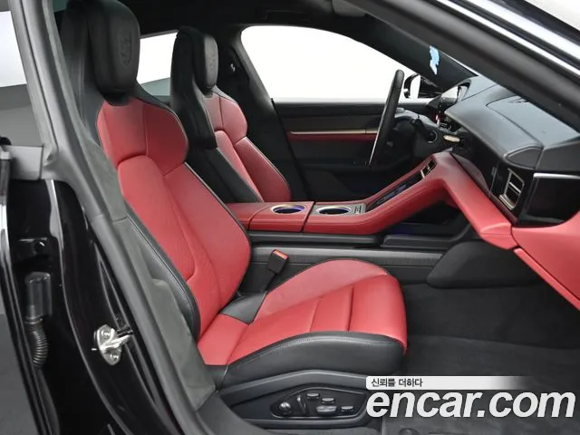 Porsche Taycan — Фото автомобиля 10