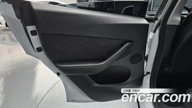 Tesla Model Y — Фото автомобиля 20