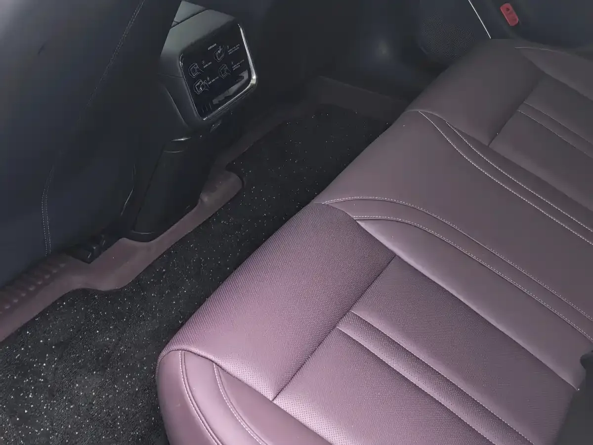 Xiaomi Auto Xiaomi SU7 2026 Standard Edition — Фото автомобиля 2