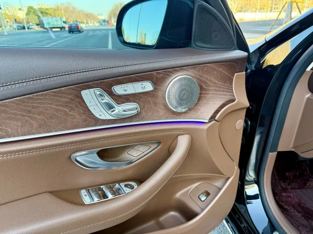 Mercedes-Benz E-Class — Фото автомобиля 9