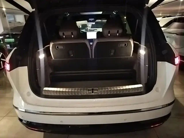 Nio ES8 — Фото автомобиля 18