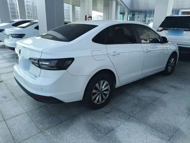 Volkswagen Lavida — Фото автомобиля 6