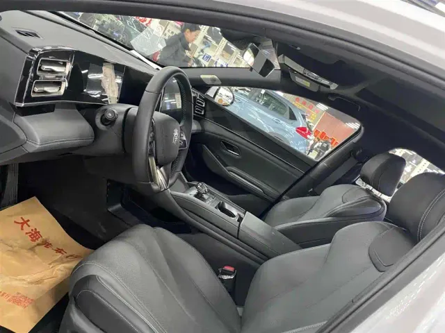 BYD Qin L — Фото автомобиля 16