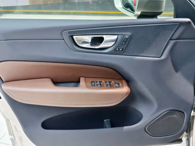 Volvo XC60 — Фото автомобиля 8