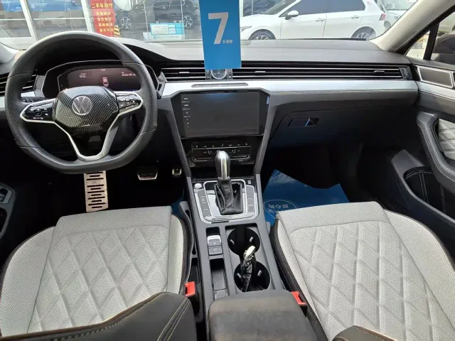 Volkswagen Magotan 2025 Popular Edition 330TSI DSG Luxury — Фото автомобиля 8