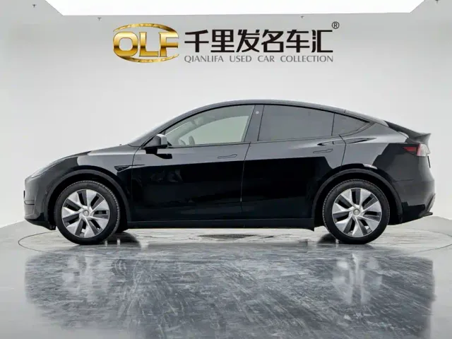 Tesla Model Y — Фото автомобиля 7