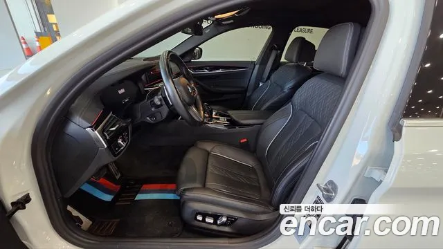 BMW 5 Series G30 — Фото автомобиля 10