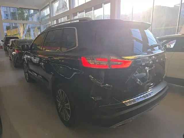 Ford Edge — Фото автомобиля 4