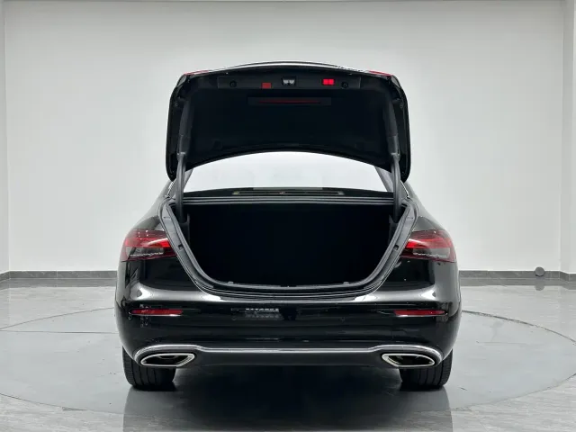 Mercedes-Benz E-Class — Фото автомобиля 29