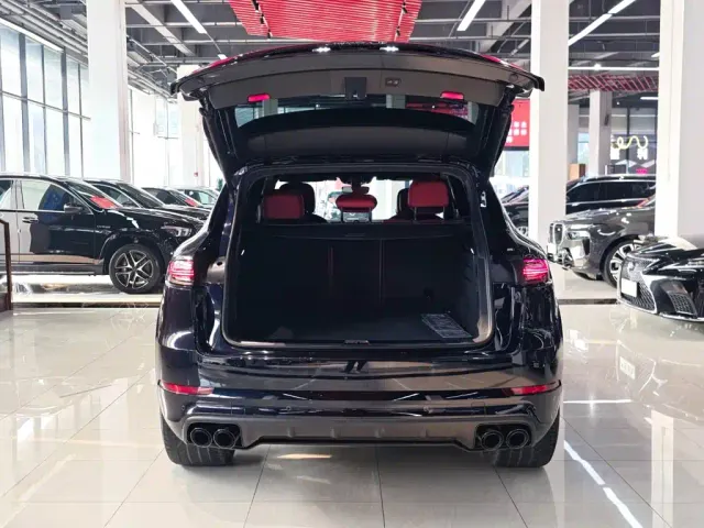 Porsche Cayenne — Фото автомобиля 6