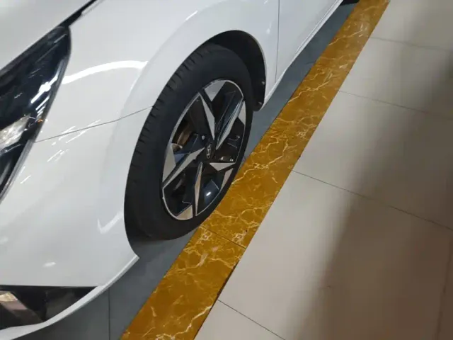Hyundai Elantra — Фото автомобиля 22