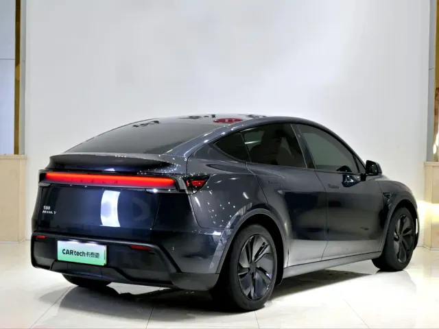 Tesla Model Y — Фото автомобиля 25