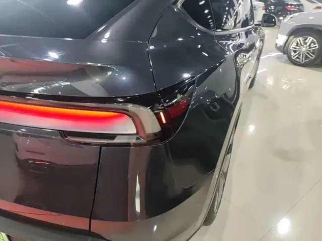 Tesla Model Y — Фото автомобиля 7