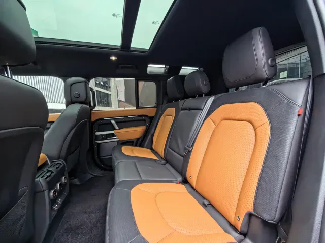Land Rover Defender — Фото автомобиля 19