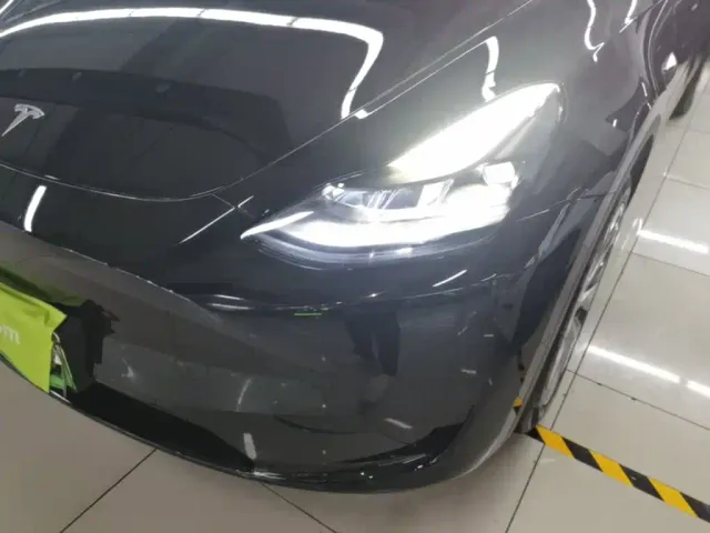 Tesla Model Y — Фото автомобиля 23