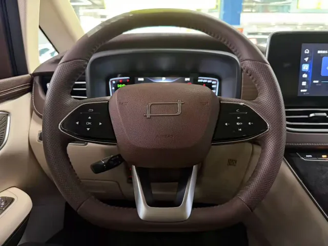 Bestune Besturn M9 — Фото автомобиля 12