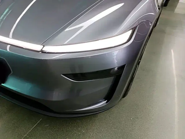 Tesla Model Y — Фото автомобиля 23