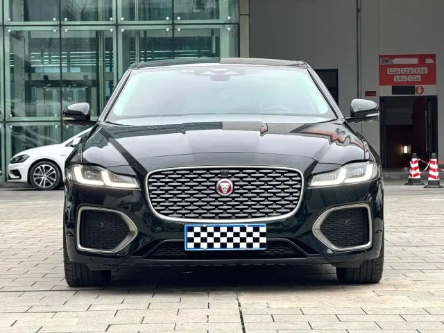 Jaguar XFL — Фото автомобиля 2