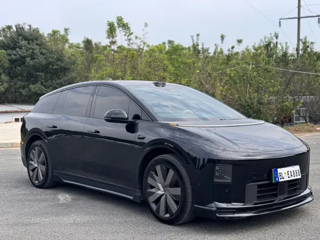 Li Auto i6 — Фото автомобиля 3