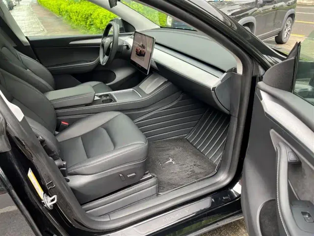Tesla Model Y — Фото автомобиля 12