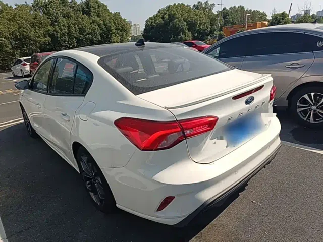 Ford Focus — Фото автомобиля 4