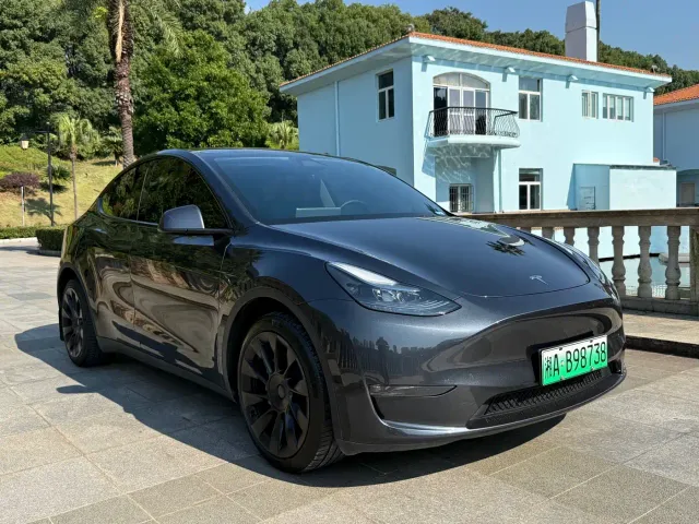 Tesla Model Y — Фото автомобиля 3