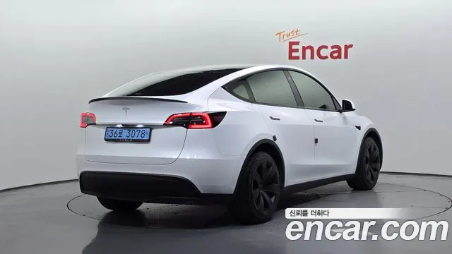 Tesla Model Y — Фото автомобиля 2