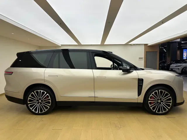 Nio ES8 — Фото автомобиля 20