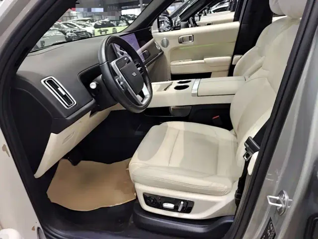 Li Auto L8 — Фото автомобиля 14
