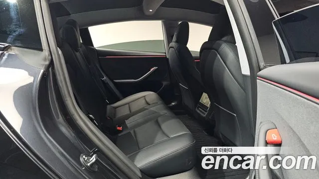 Tesla Model 3 — Фото автомобиля 10