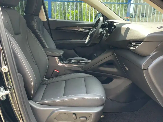 Buick Envision Plus — Фото автомобиля 9