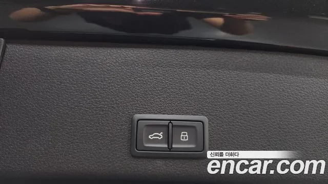 Audi e-tron — Фото автомобиля 14