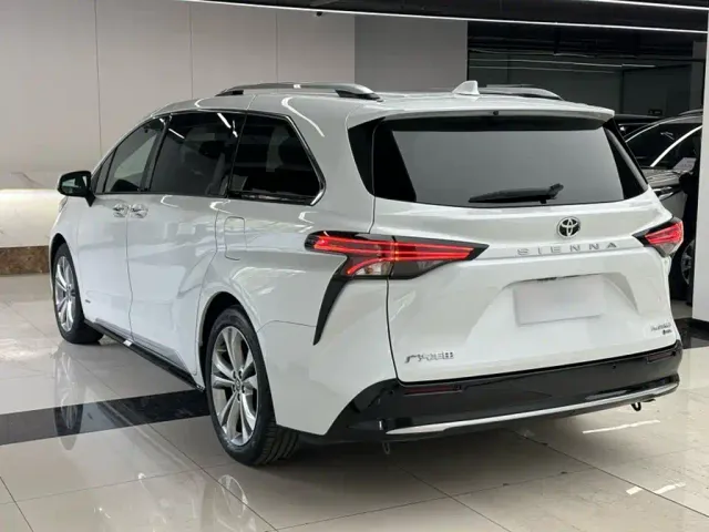 Toyota Sienna — Фото автомобиля 19