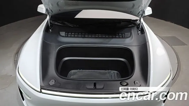 Tesla Model Y — Фото автомобиля 6
