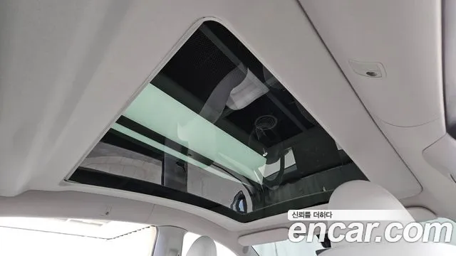 Tesla Model Y — Фото автомобиля 17