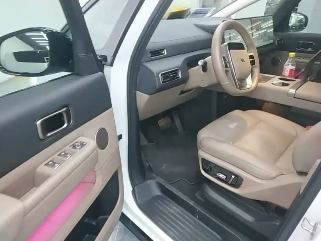 Li Auto MEGA — Фото автомобиля 14