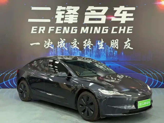 Tesla Model 3 — Фото автомобиля 3