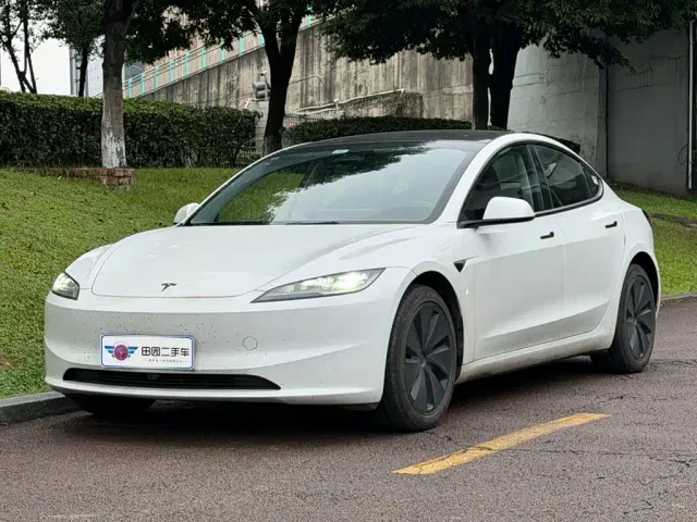 Фотография автомобиля — Tesla Model 3
