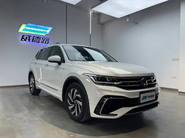 Volkswagen Tiguan L — Фото автомобиля 16