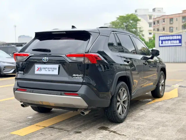 Toyota RAV4 — Фото автомобиля 17