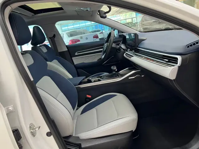 Geely Emgrand — Фото автомобиля 7