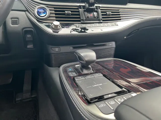 Lexus LS — Фото автомобиля 10