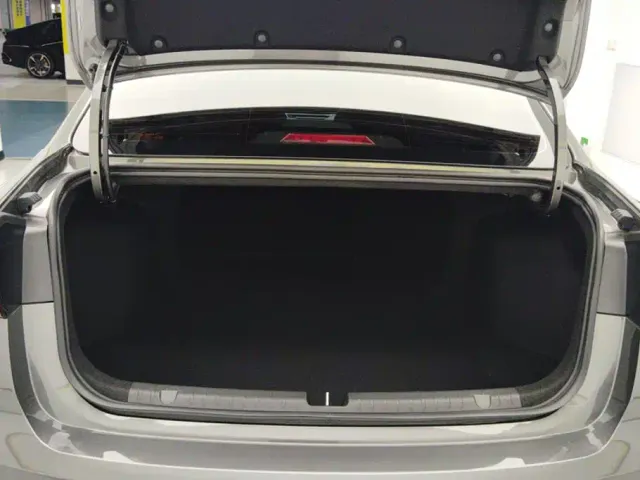 Geely Emgrand — Фото автомобиля 4