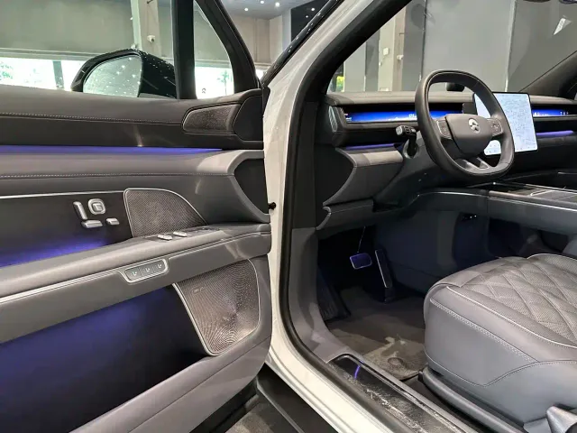 Nio ES8 — Фото автомобиля 16