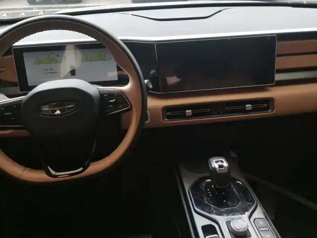 Geely ICON — Фото автомобиля 12