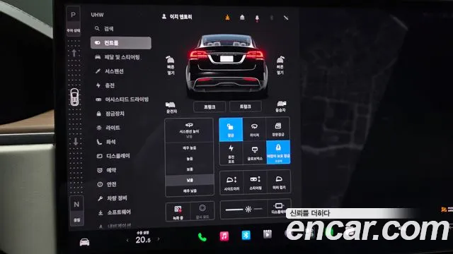 Tesla Model X — Фото автомобиля 15