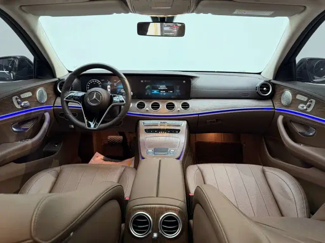 Mercedes-Benz E-Class — Фото автомобиля 25