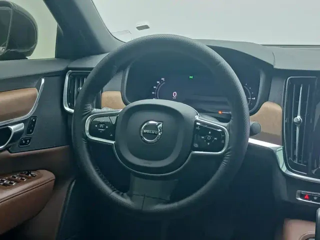 Volvo S90 — Фото автомобиля 6