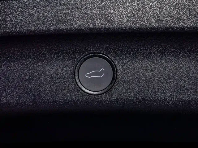 Tesla Model Y — Фото автомобиля 7