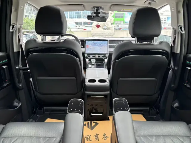 GAC Trumpchi M8 — Фото автомобиля 16